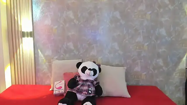 Snapshot of estephany_queen chatting on October 21, 7:02 pm estephany queen online show from October 21, 7:02 pm