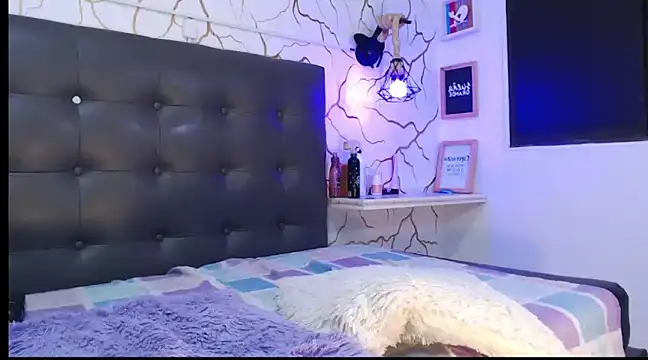 aixaangeels online show from March 22, 8:29 am