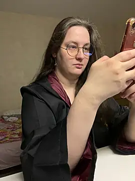 hungry1bunny online show from April 18, 2:30 pm