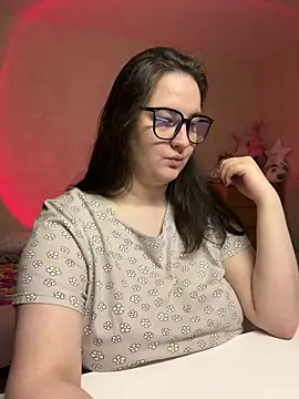 Snapshot of hungry1bunny chatting on February 12, 5:37 pm hungry1bunny online show from February 12, 5:37 pm
