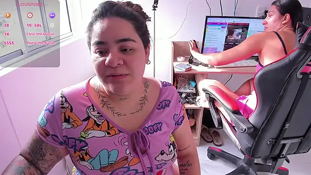 Snapshot of Sharon_hils chatting on June 12, 12:47 pm Sharon hils online show from June 12, 12:47 pm
