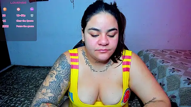 Snapshot of Sharon_hils chatting on June 18, 4:01 pm Sharon hils online show from June 18, 4:01 pm