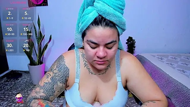 Snapshot of Sharon_hils chatting on May 5, 2:20 pm Sharon hils online show from May 5, 2:20 pm