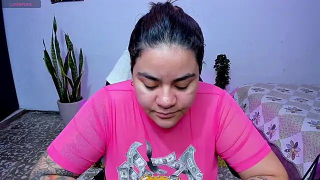 Snapshot of Sharon_hils chatting on May 15, 4:05 pm Sharon hils online show from May 15, 4:05 pm