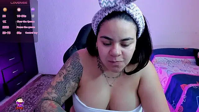 Snapshot of Sharon_hils chatting on November 10, 3:06 pm Sharon hils online show from November 10, 3:06 pm