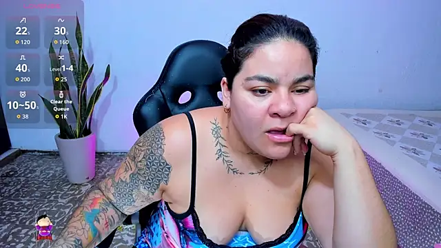 Snapshot of Sharon_hils chatting on May 4, 5:49 pm Sharon hils online show from May 4, 5:49 pm
