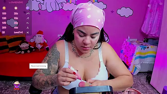 Snapshot of Sharon_hils chatting on December 2, 11:12 am Sharon hils online show from December 2, 11:12 am