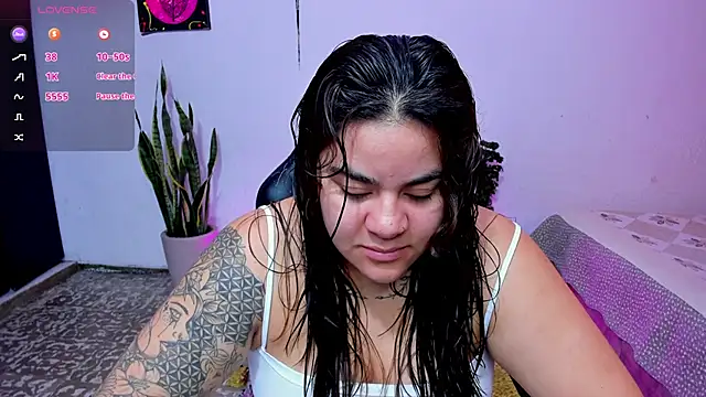 Snapshot of Sharon_hils chatting on May 22, 3:32 pm Sharon hils online show from May 22, 3:32 pm