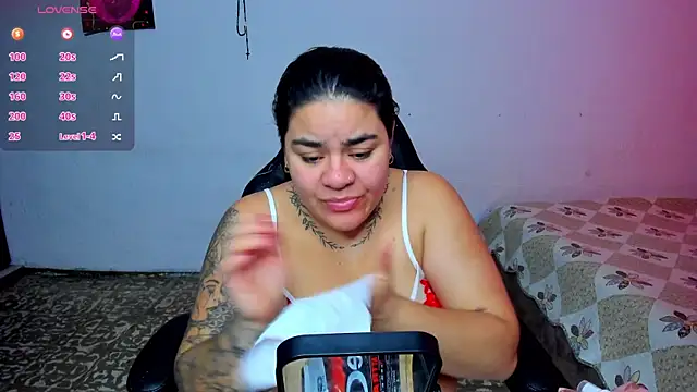 Snapshot of Sharon_hils chatting on June 16, 1:44 pm Sharon hils online show from June 16, 1:44 pm