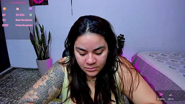 Snapshot of Sharon_hils chatting on May 19, 2:46 pm Sharon hils online show from May 19, 2:46 pm