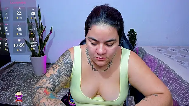 Snapshot of Sharon_hils chatting on May 6, 2:21 pm Sharon hils online show from May 6, 2:21 pm