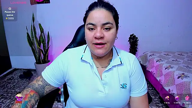 Snapshot of Sharon_hils chatting on May 11, 2:56 pm Sharon hils online show from May 11, 2:56 pm