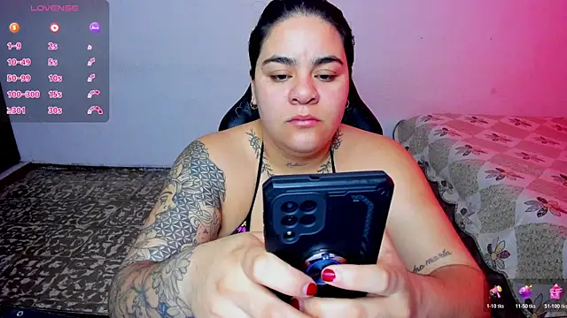 Snapshot of Sharon_hils chatting on June 19, 4:24 pm Sharon hils online show from June 19, 4:24 pm
