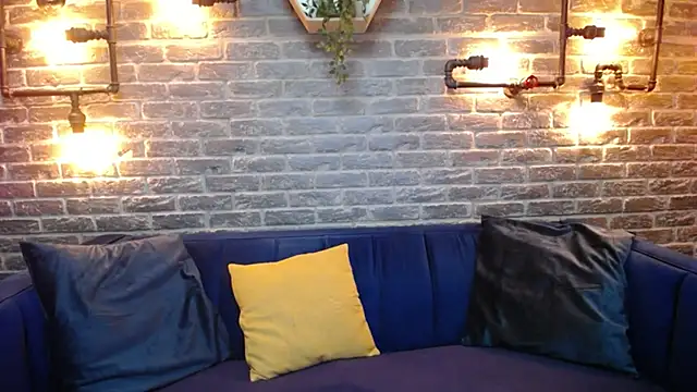 LisaCaprice online show from November 4, 1:15 pm