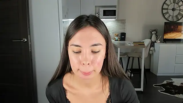 nilliluv online show from February 1, 9:51 am