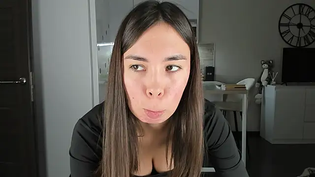 nilliluv online show from February 5, 4:14 pm