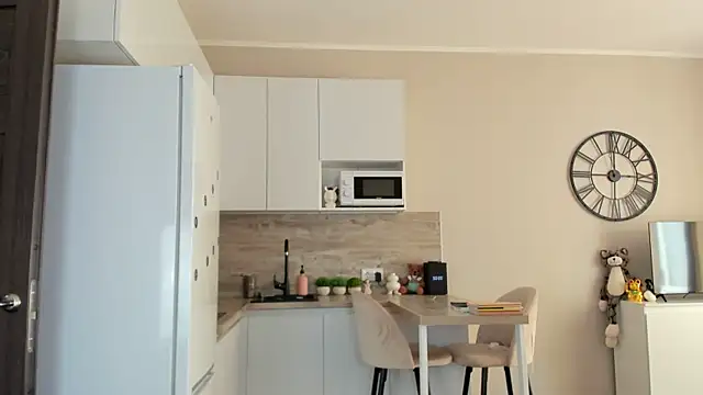 nilliluv online show from March 28, 6:03 am