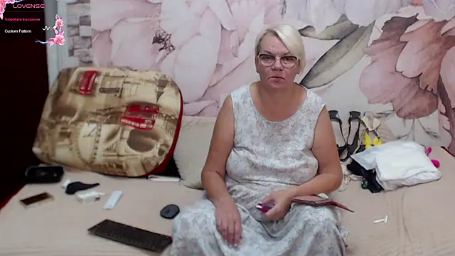 Snapshot of RinaM-Mashasun chatting on October 13, 11:45 am RinaM-Mashasun online show from October 13, 11:45 am