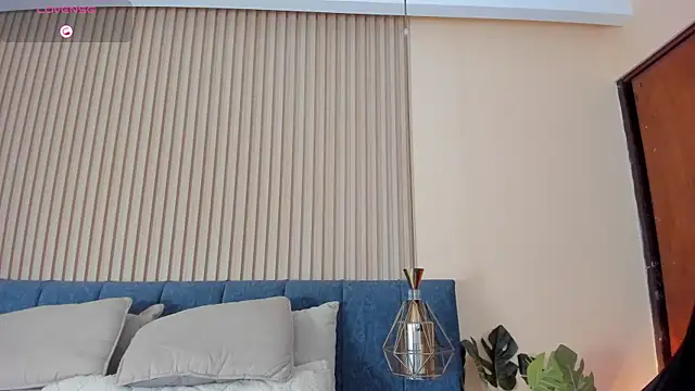 kathecute   online show from March 31, 1:40 am