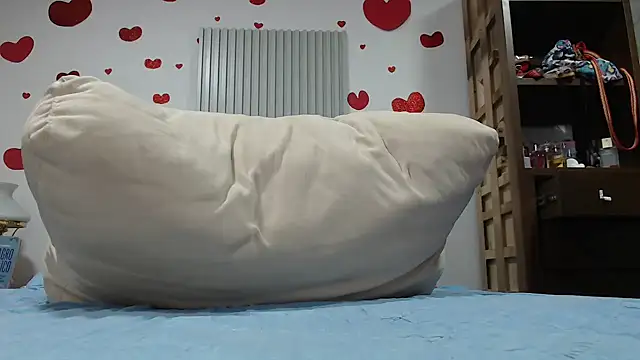 DanaiOluyi online show from March 4, 9:43 pm