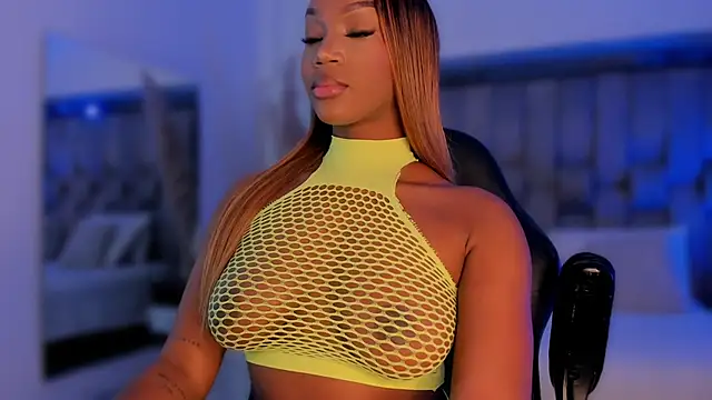 Snapshot of ChaynnaCooper chatting on November 4, 4:38 am ChaynnaCooper online show from November 4, 4:38 am