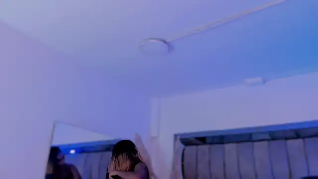 Snapshot of ChaynnaCooper chatting on October 22, 4:23 am ChaynnaCooper online show from October 22, 4:23 am