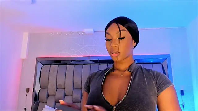 Snapshot of ChaynnaCooper chatting on February 19, 12:00 pm ChaynnaCooper online show from February 19, 12:00 pm
