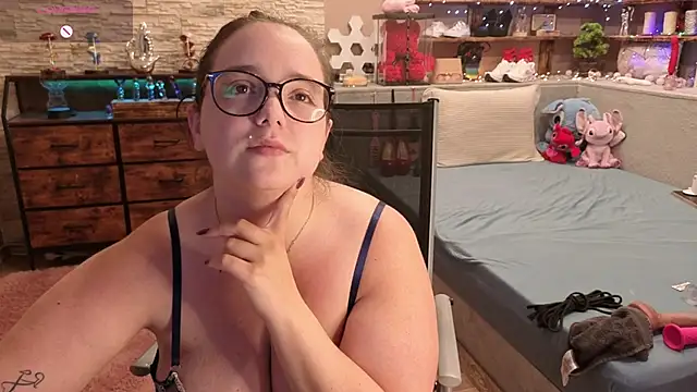 Snapshot of Kimberly-Caprice chatting on May 31, 6:09 pm Kimberly-Caprice online show from May 31, 6:09 pm