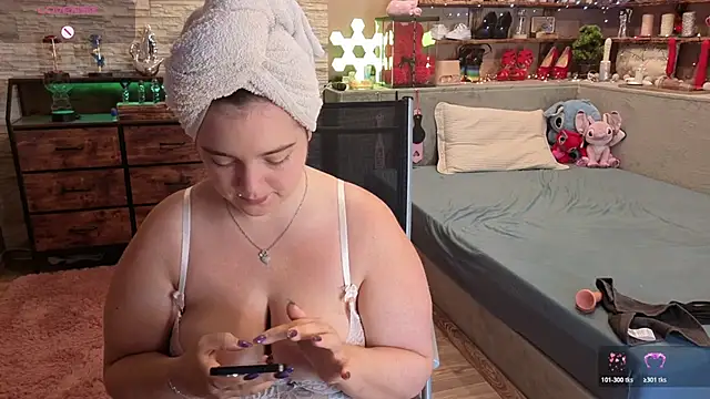 Snapshot of Kimberly-Caprice chatting on June 15, 7:19 am Kimberly-Caprice online show from June 15, 7:19 am
