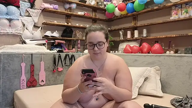 Snapshot of Kimberly-Caprice chatting on March 17, 8:18 am Kimberly-Caprice online show from March 17, 8:18 am
