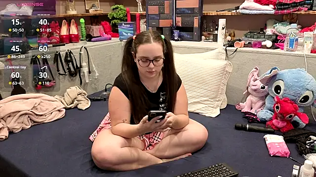 Kimberly-Caprice online show from December 2, 7:04 pm