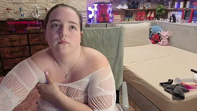 Kimberly-Caprice online show from April 3, 6:25 pm