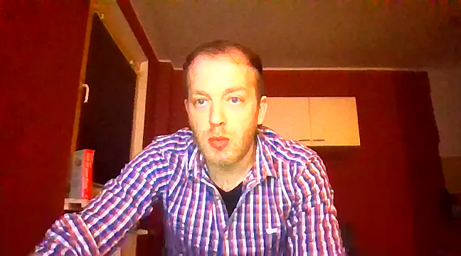 Snapshot of Henner33 chatting on January 8, 6:41 pm Henner33 online show from January 8, 6:41 pm