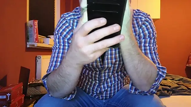 Snapshot of Henner33 chatting on January 13, 5:55 pm Henner33 online show from January 13, 5:55 pm