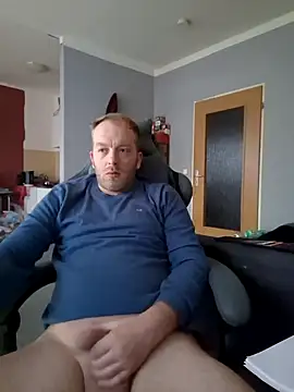 Snapshot of Henner33 chatting on March 2, 1:31 pm Henner33 online show from March 2, 1:31 pm