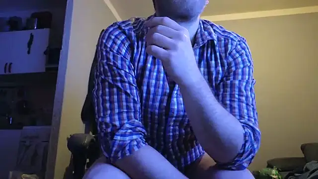 Snapshot of Henner33 chatting on January 11, 6:23 pm Henner33 online show from January 11, 6:23 pm