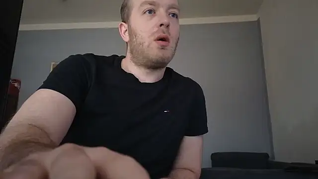 Snapshot of Henner33 chatting on March 16, 1:06 pm Henner33 online show from March 16, 1:06 pm