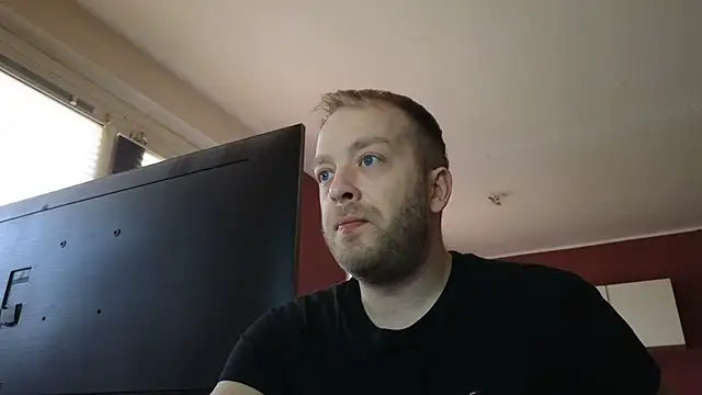 Snapshot of Henner33 chatting on March 12, 11:14 am Henner33 online show from March 12, 11:14 am