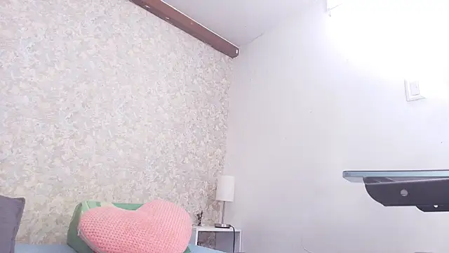 Snapshot of nicol_f chatting on November 12, 3:10 am nicol f online show from November 12, 3:10 am