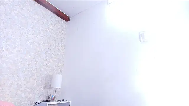 Snapshot of nicol_f chatting on November 26, 3:39 am nicol f online show from November 26, 3:39 am