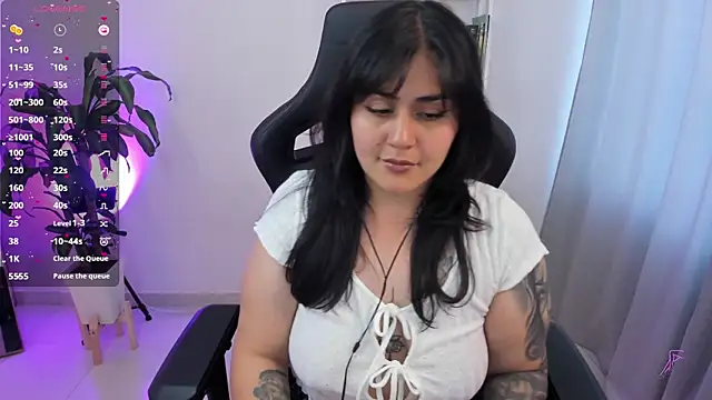 Snapshot of GretaX-X chatting on October 30, 9:33 pm GretaX-X online show from October 30, 9:33 pm