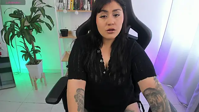 Snapshot of GretaX-X chatting on November 24, 5:13 pm GretaX-X online show from November 24, 5:13 pm