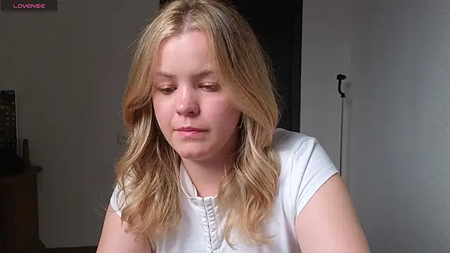 Snapshot of Milana15 chatting on June 18, 4:12 pm Milana15 online show from June 18, 4:12 pm
