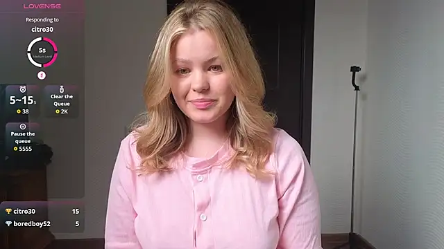 Snapshot of Milana15 chatting on June 20, 2:33 pm Milana15 online show from June 20, 2:33 pm