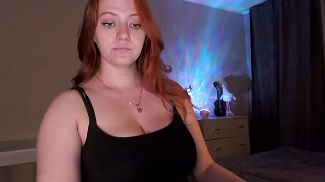 Snapshot of SarahSweetie chatting on January 6, 5:38 pm SarahSweetie online show from January 6, 5:38 pm