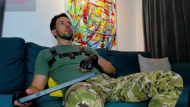 Snapshot of tommy_raym0ndg chatting on December 1, 1:28 am tommy raym0ndg online show from December 1, 1:28 am