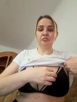 Snapshot of Malichkaanna30 chatting on March 2, 9:43 am Malichkaanna30 online show from March 2, 9:43 am