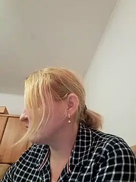 Snapshot of Malichkaanna30 chatting on March 14, 1:46 pm Malichkaanna30 online show from March 14, 1:46 pm