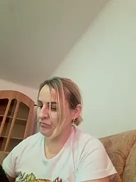 Snapshot of Malichkaanna30 chatting on February 25, 1:21 pm Malichkaanna30 online show from February 25, 1:21 pm