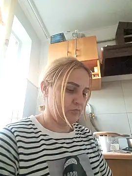 Snapshot of Malichkaanna30 chatting on November 5, 2:09 pm Malichkaanna30 online show from November 5, 2:09 pm